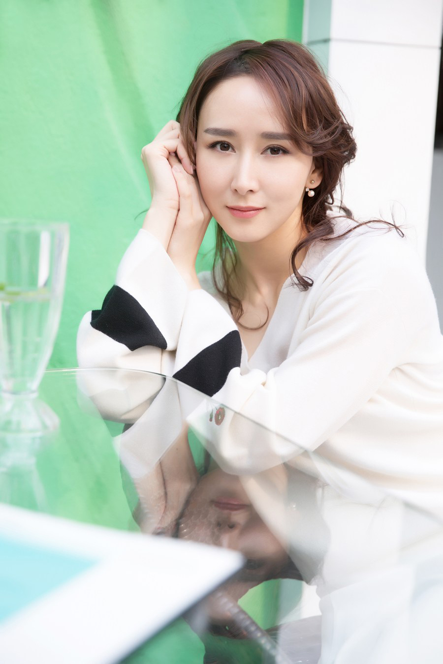 云南女演员胡静,清新优雅,气质迷人