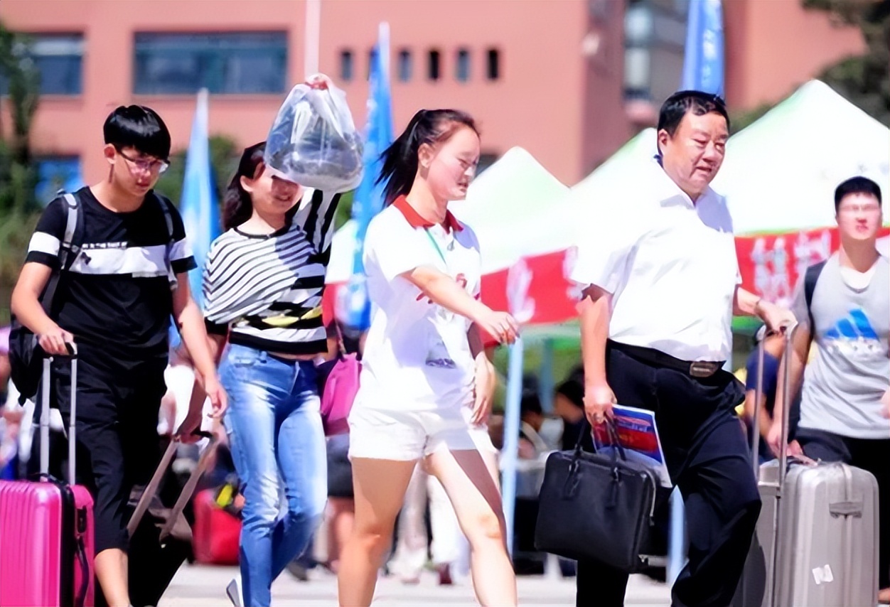 普通家庭培养一名大学生，需要花费多少钱？家里有学生的可以看看