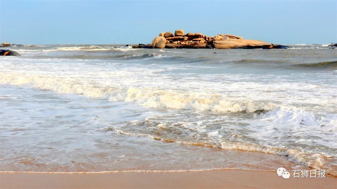 风劲潮涌浪高起，石狮海湾大风歌