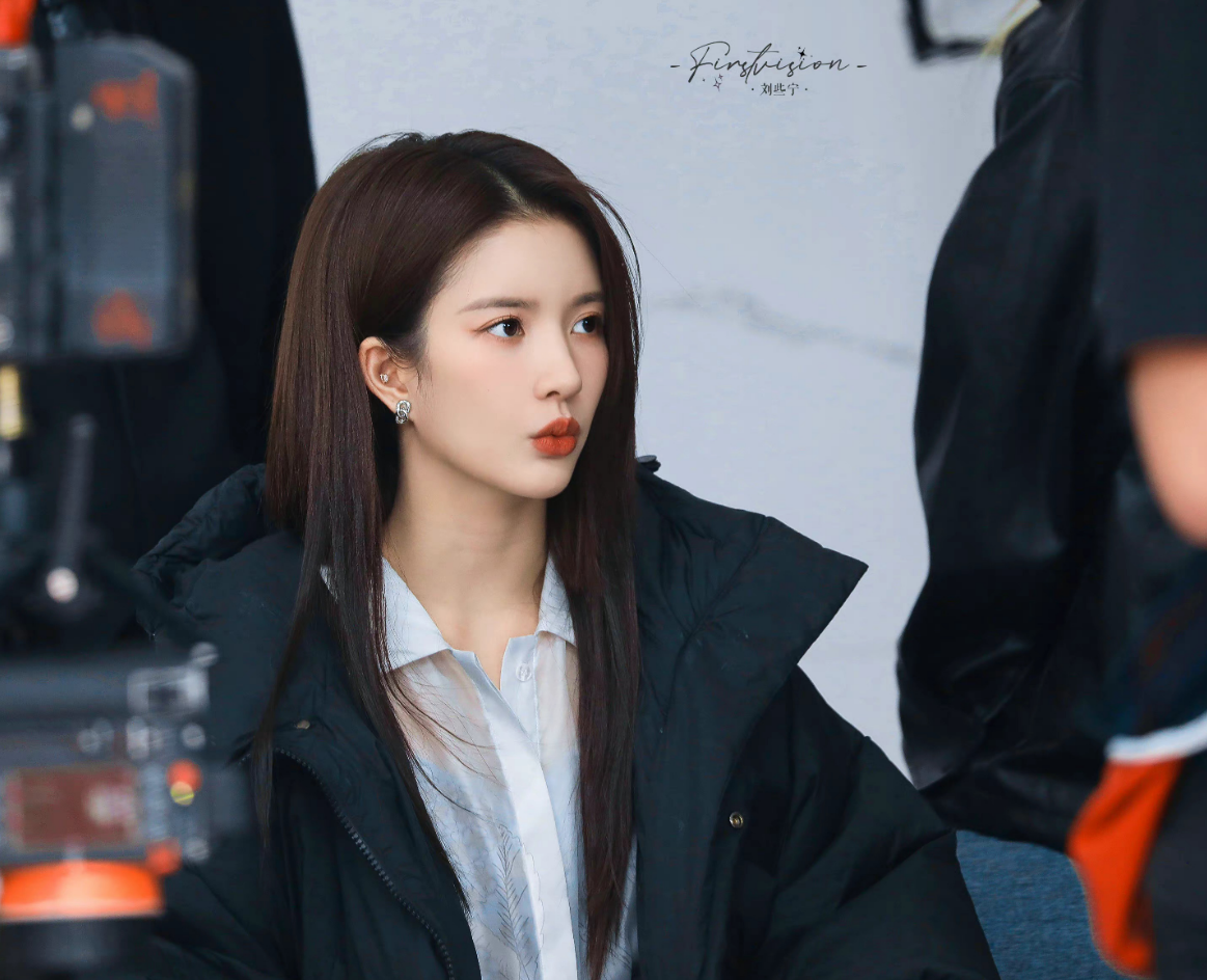 又一高颜值短剧定档！反派男主爱上漫画少女，女主是爱豆刘些宁