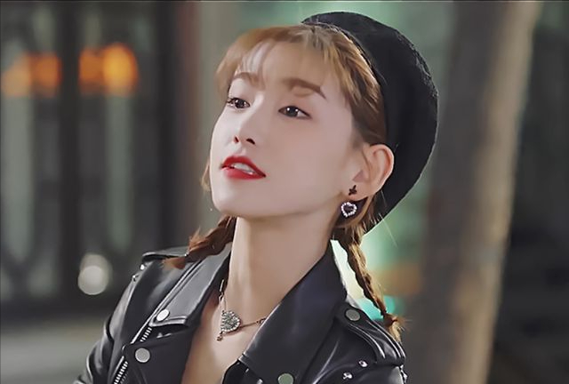 古装VS现代堪称“换头”！多演点古装戏吧，我能磕一辈子