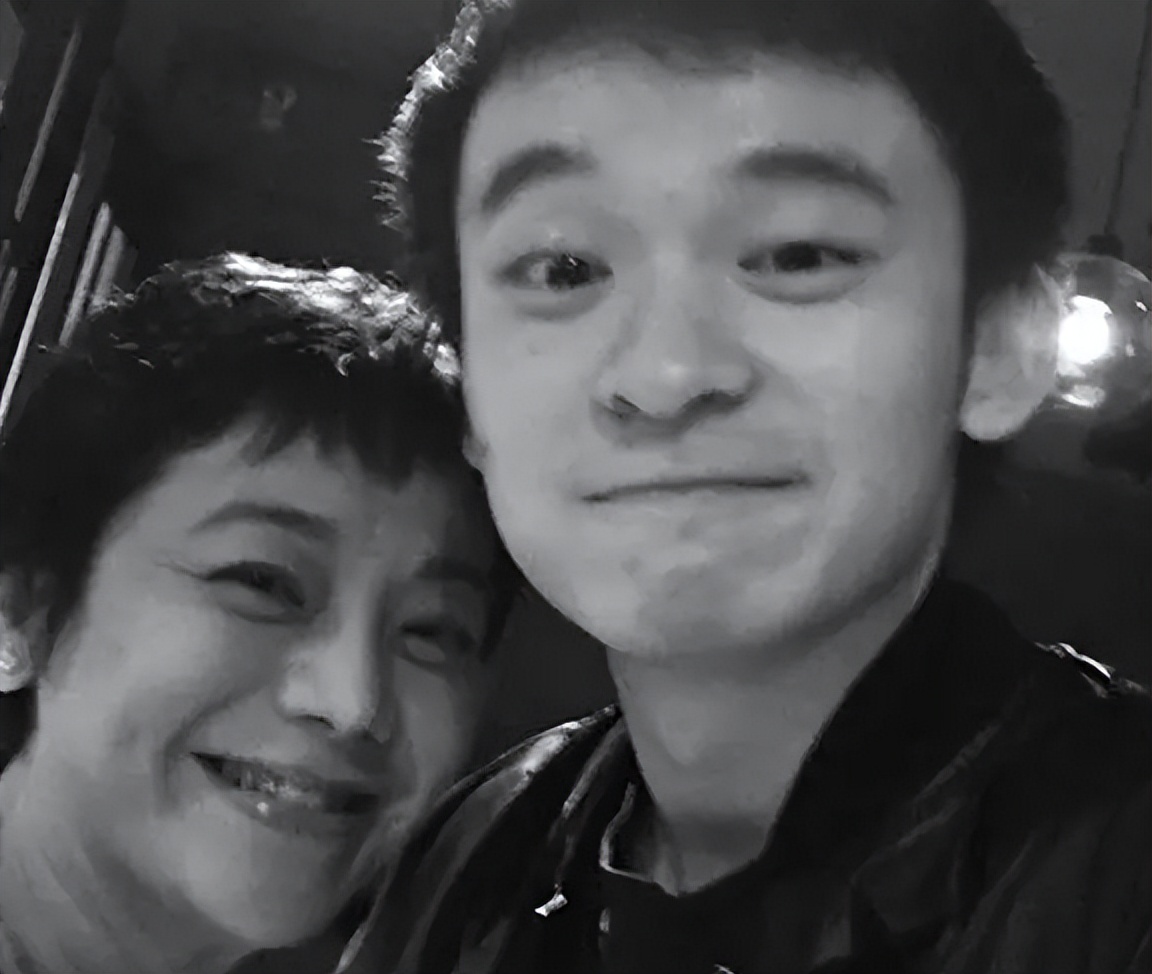 王京花：陈道明背后的女人，手握京圈半壁江山，影帝儿子让她骄傲