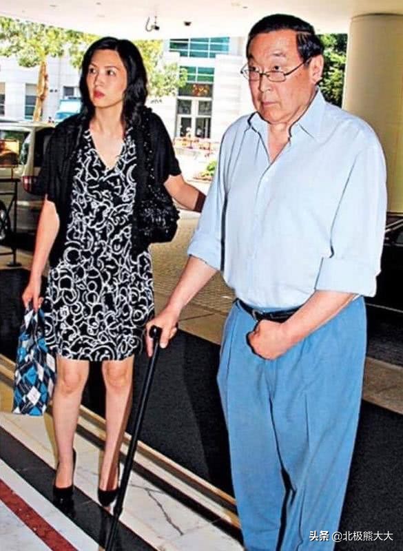 容忍丈夫出轨，用44年的卑微隐忍换来百亿遗产，何莉莉真是不简单