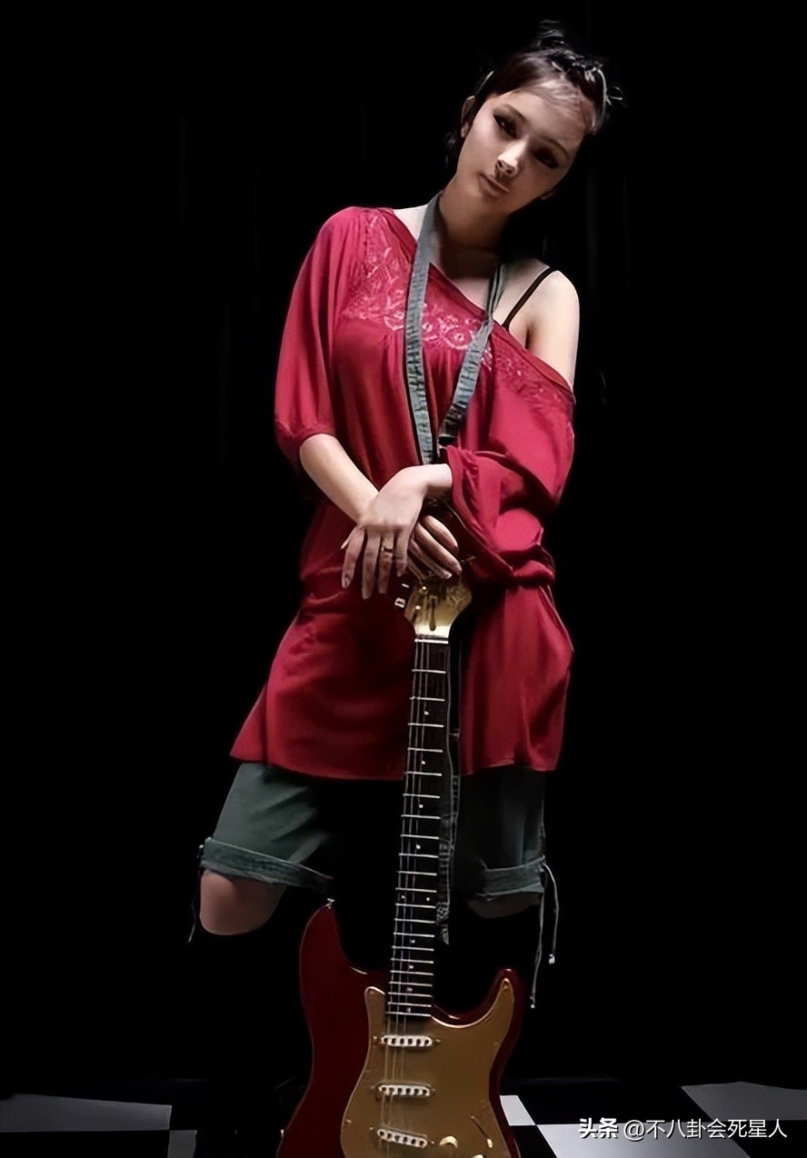 明星的早期照片，谢霆锋土，杨颖非主流，都是“黑历史”