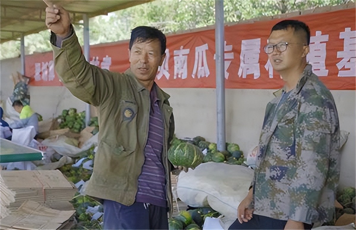 老人与沙漠搏斗50年，如今，儿子引进的南瓜成了“大杀器”