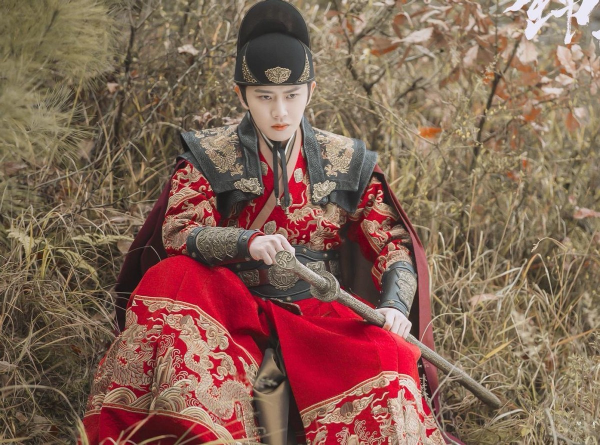 穿飞鱼服我只服这11位男星！穿上后个个化身为万人迷，霸气侧漏