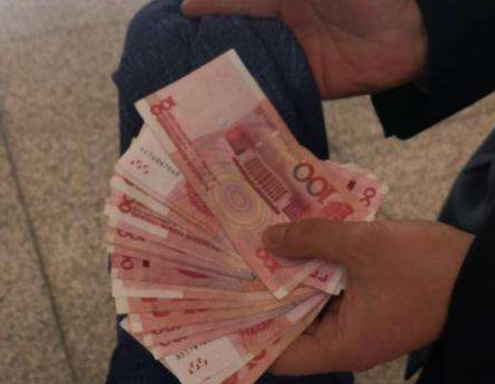 湖北女服务员的坎坷人生