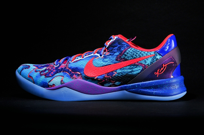 科比曼巴系列篮球鞋多少钱(KOBE8代入坑篮球鞋经典配色回顾！Nike科比战靴NBA上脚)