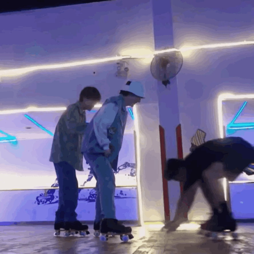 亲错老公、直击要害、反向带货，明星的社死瞬间能有多好笑