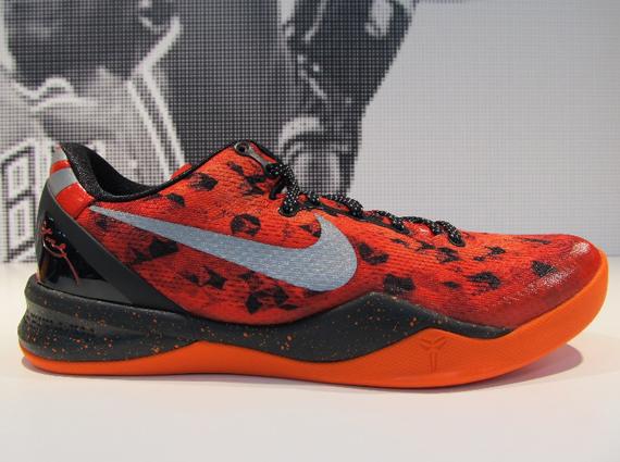 科比曼巴系列篮球鞋多少钱(KOBE8代入坑篮球鞋经典配色回顾！Nike科比战靴NBA上脚)