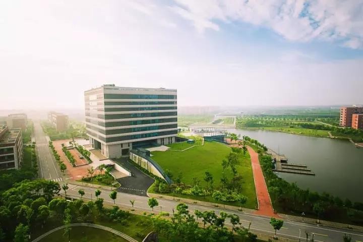 冲破国外技术封锁、创下多个“第一”！2022年，华理发出“最耀眼”的一束光！