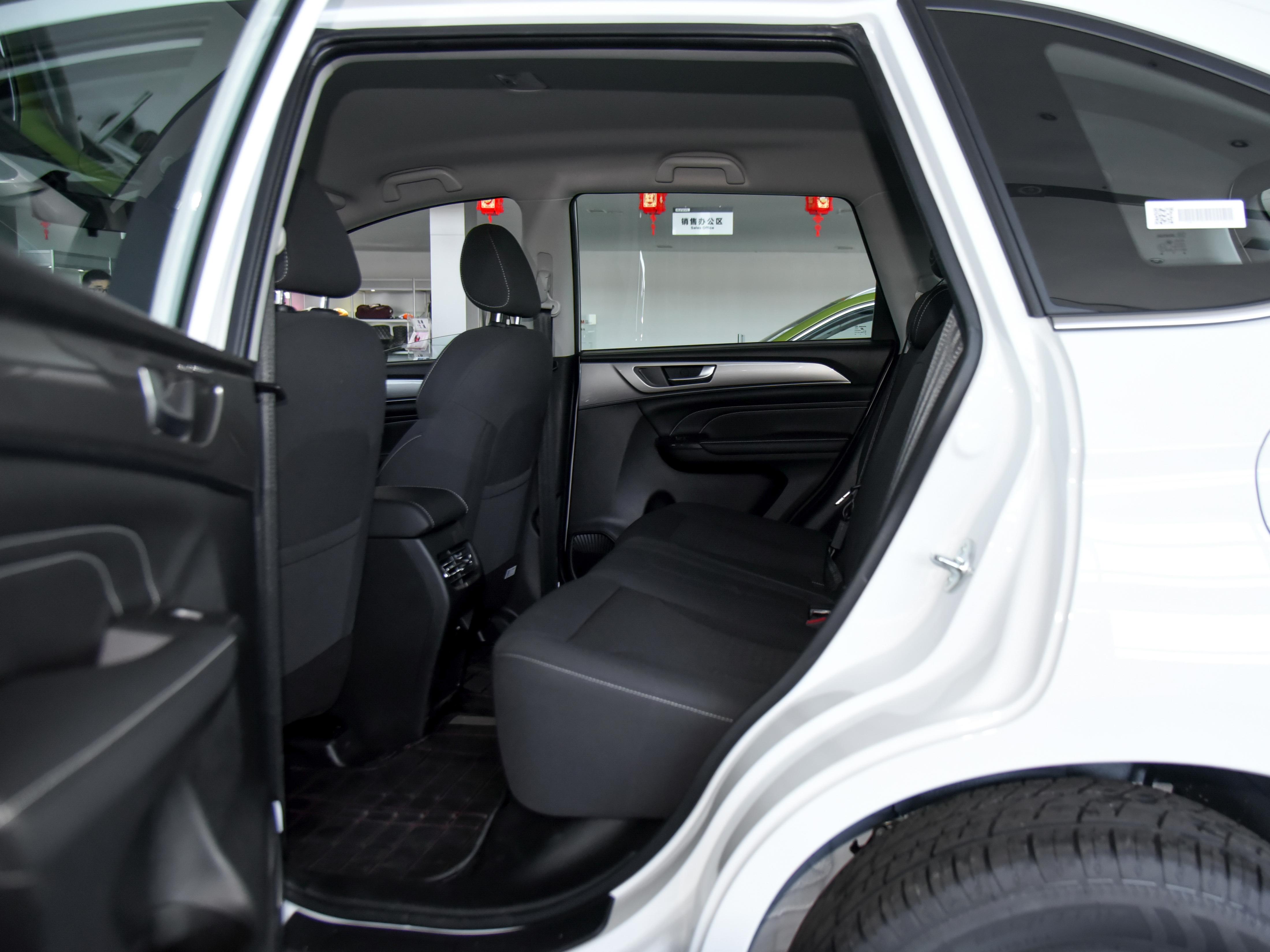 高性价比suv,车内空间很大,带你看哈弗m6