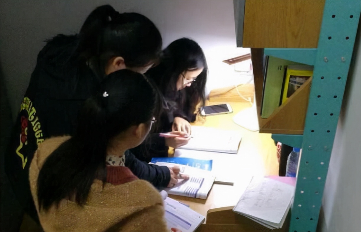 中南大学神仙女寝火了，全员入选985推免生，可谓颜值与实力并存