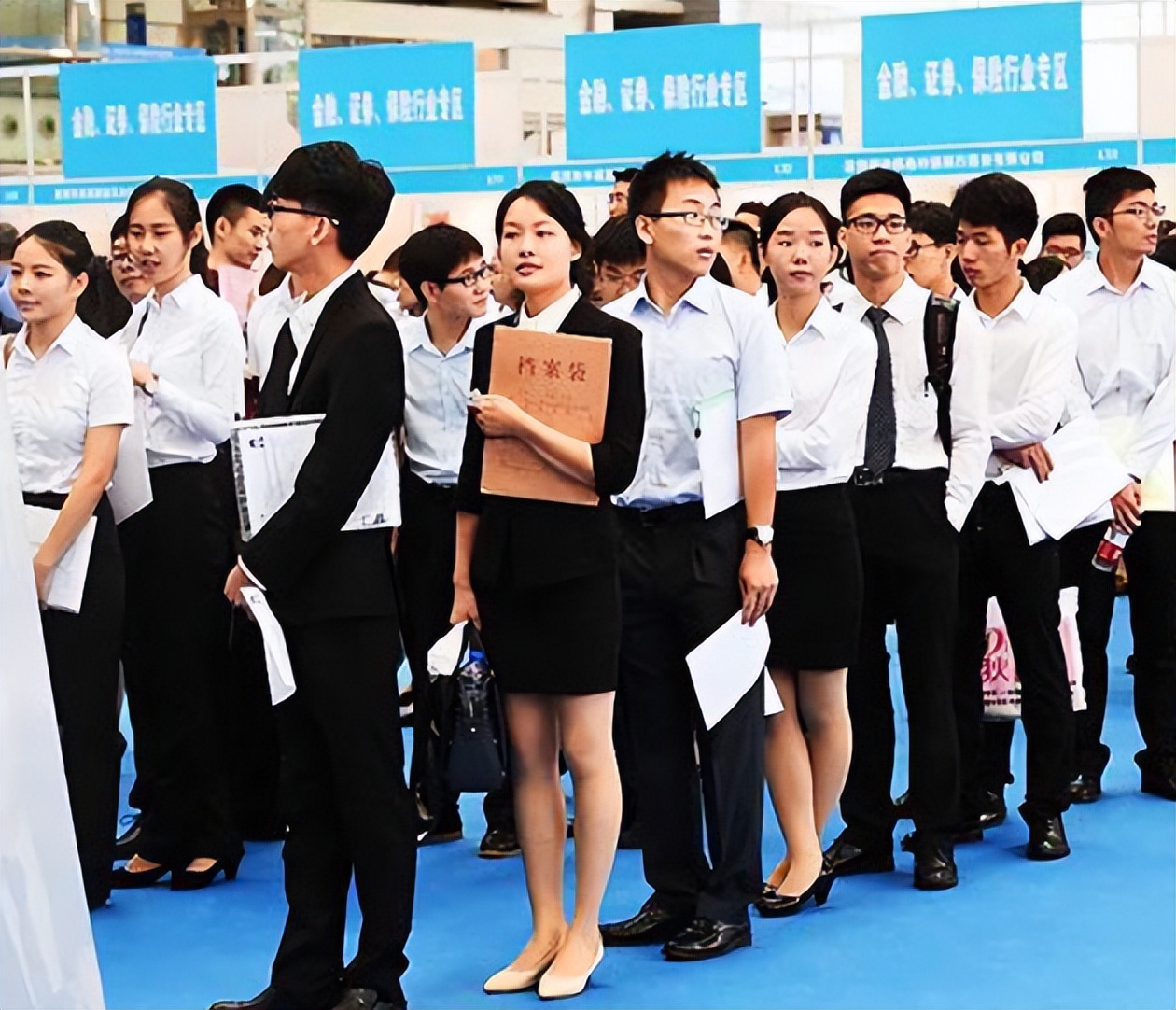 上海储备人才要求已公布，30所高校榜上有名，东北985无一在列