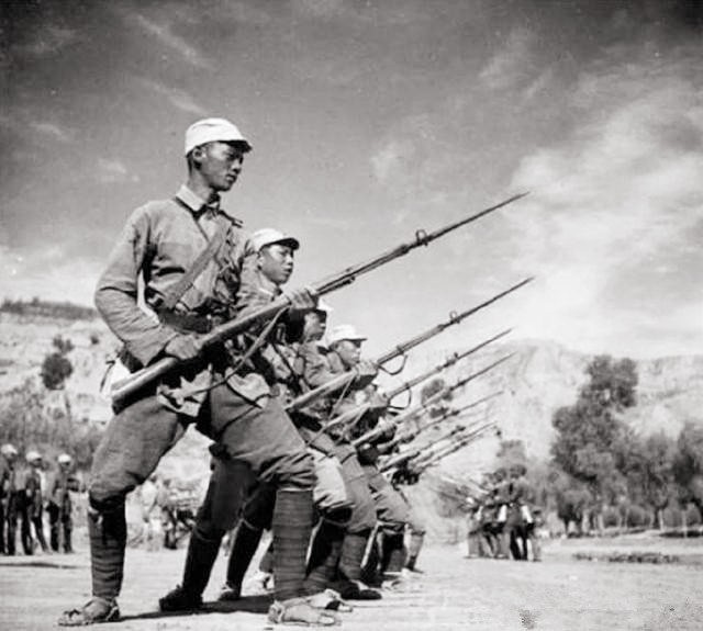 解放军42军：本被安排集体转业，却安然度过多次裁军，威震四方