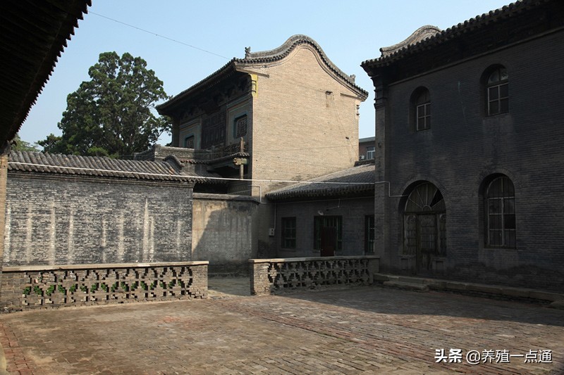 李清宏，山西武乡人，山西农业大学教授、博导，猪兔饲料营养专家