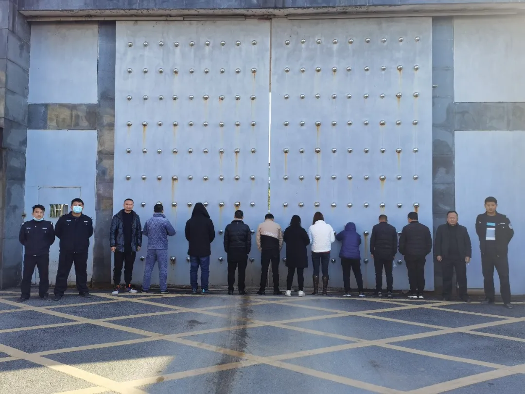 贵溪公安成功捣毁一赌博窝点，现场抓获13名涉赌人员！