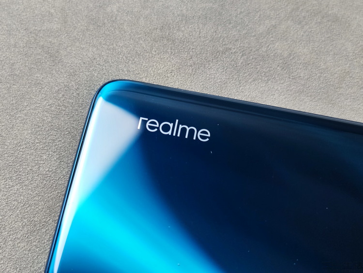 系统升级会“负优化”拍照？我们测了两台手机