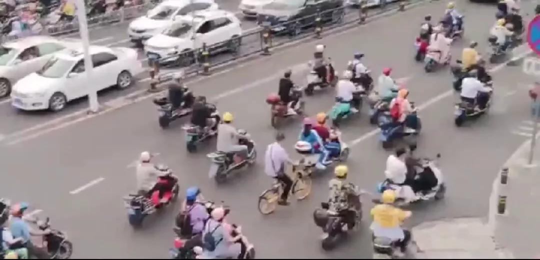 为了出行方便，C1想要驾驶电动车、三轮车、老年代步车只需增D证