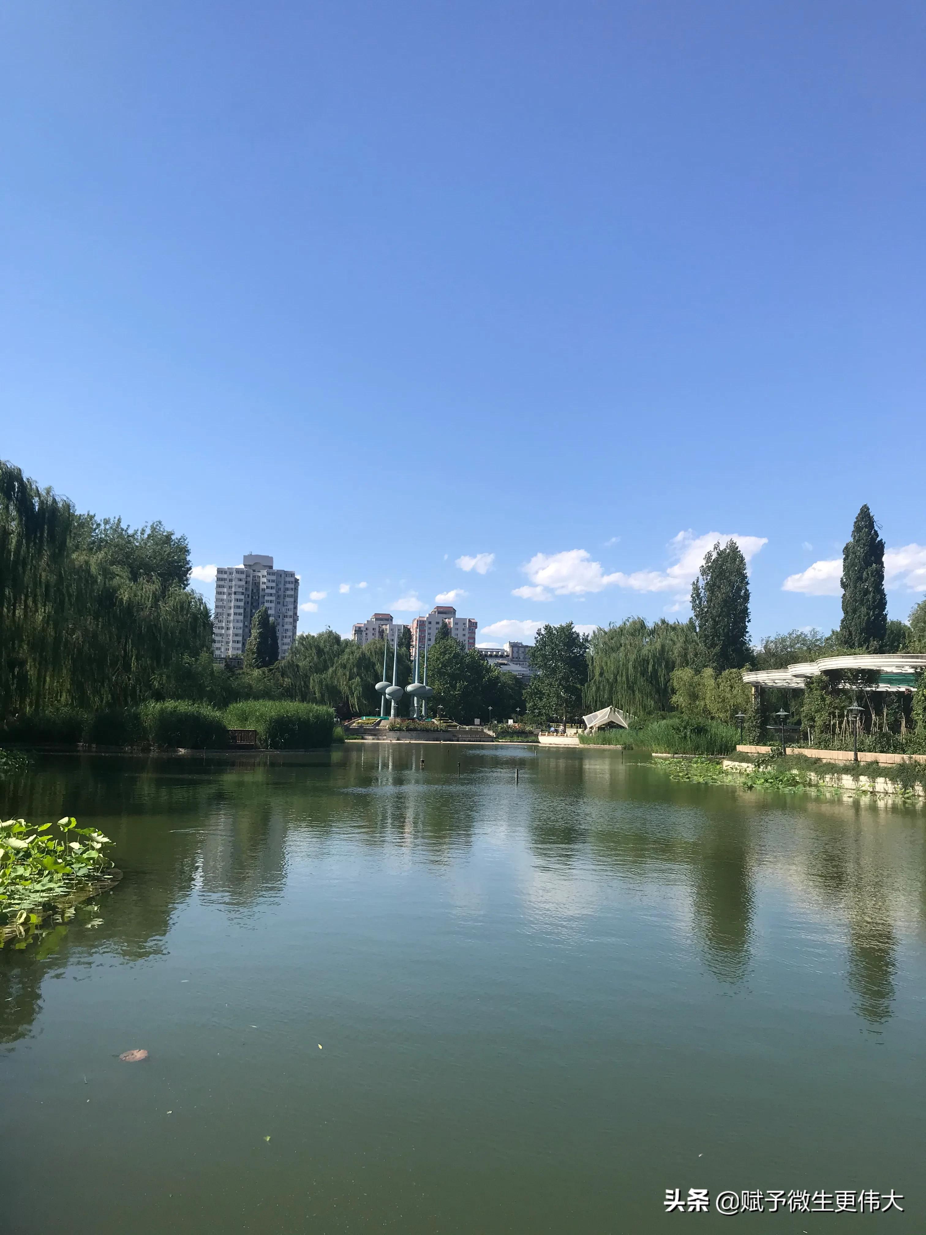 乐山乐水——正是一年风去处，占道京华夏至时