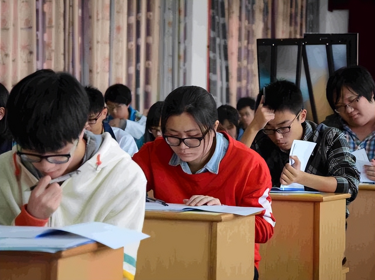 高考新模式实行第二年，这两个科目变冷门，老师表示遭遇职业危机