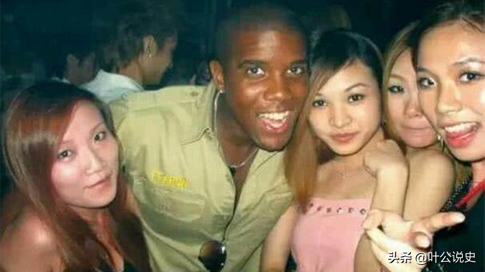 1996年，清华才女不顾阻拦远嫁非洲，25年后昔日同窗差点认不出来