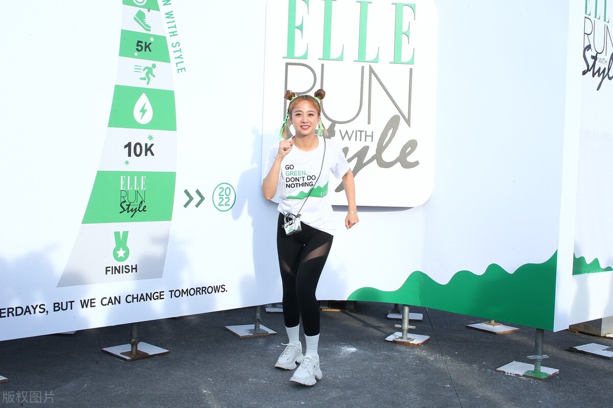 吴映洁出席风格路跑活动 年轻有为活力满满