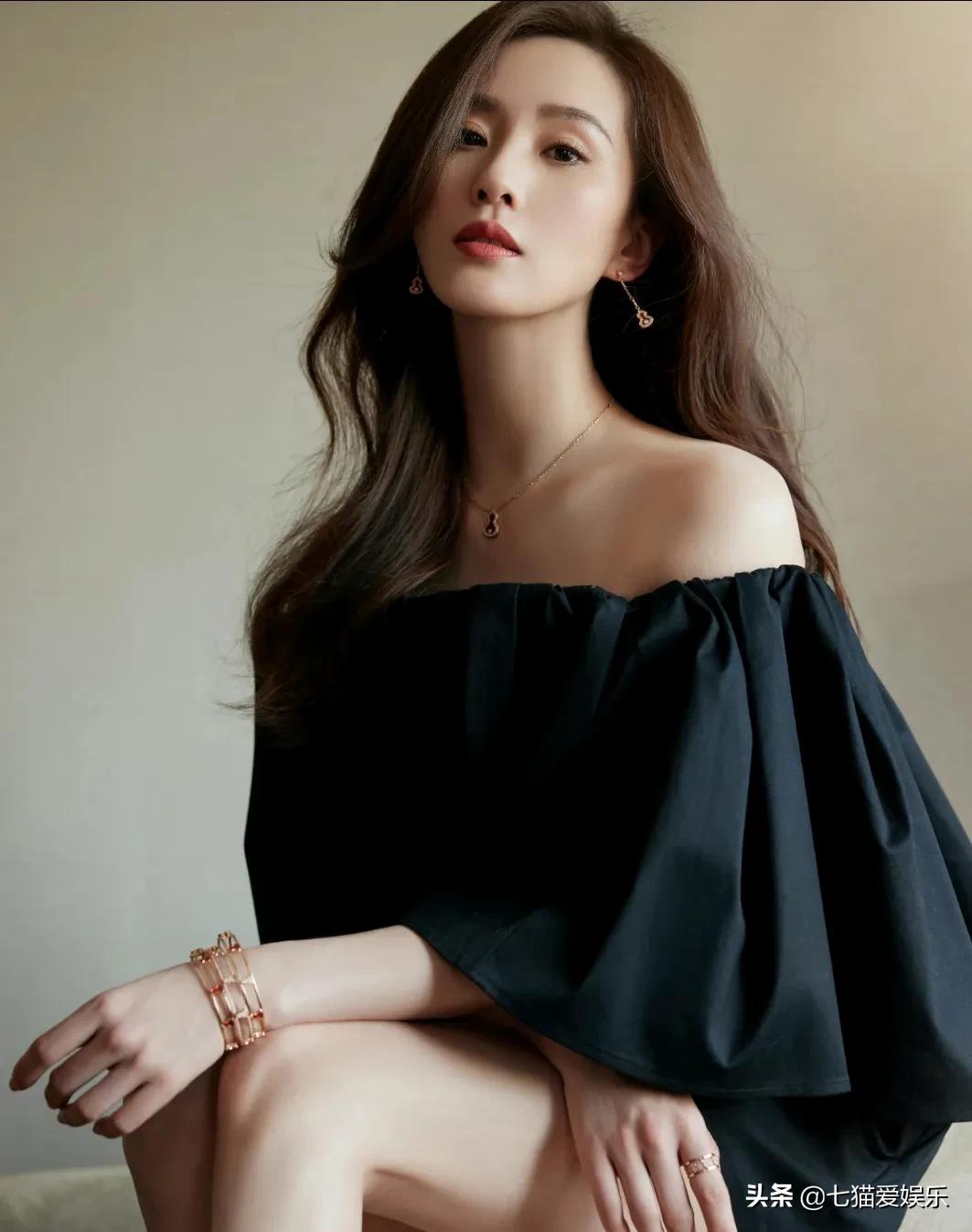 女星的辨识特质：赵丽颖的小脚，刘诗诗的天鹅颈，李沐宸的招风耳