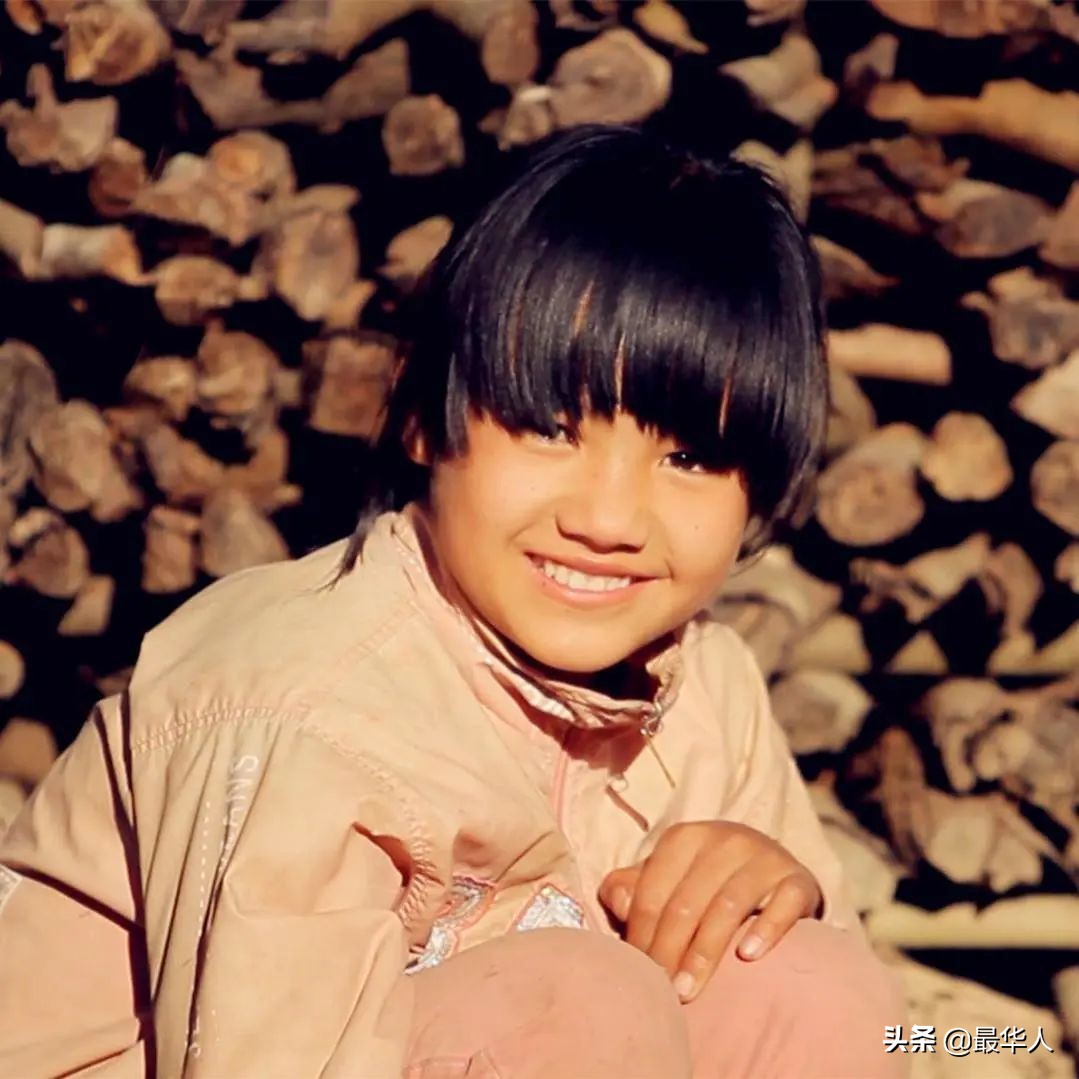 变形计主角今昔对比：最美农村女孩，被城市妈妈宠成公主