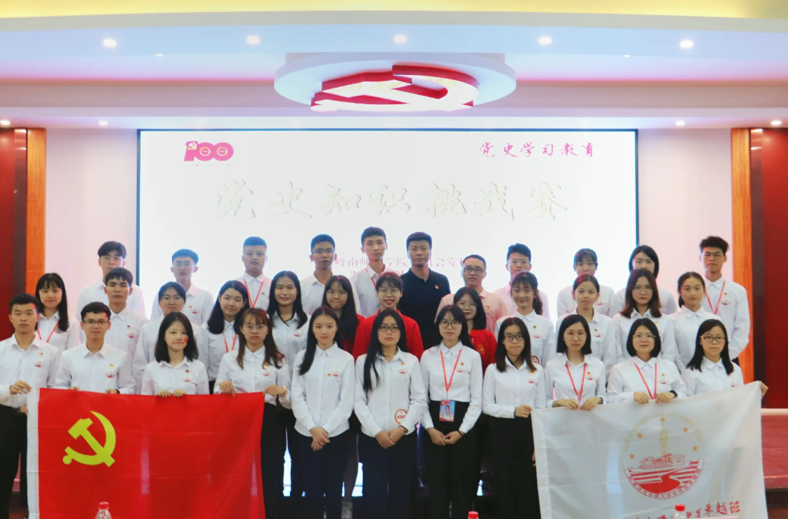 大学生想要申请入党，“决定权”在谁手里？并非是辅导员老师