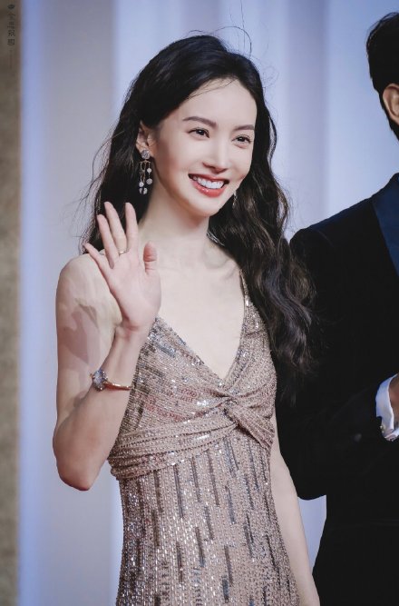 baby私下超清生图曝光,背部太瘦画面诡异,工作室被骂到删图