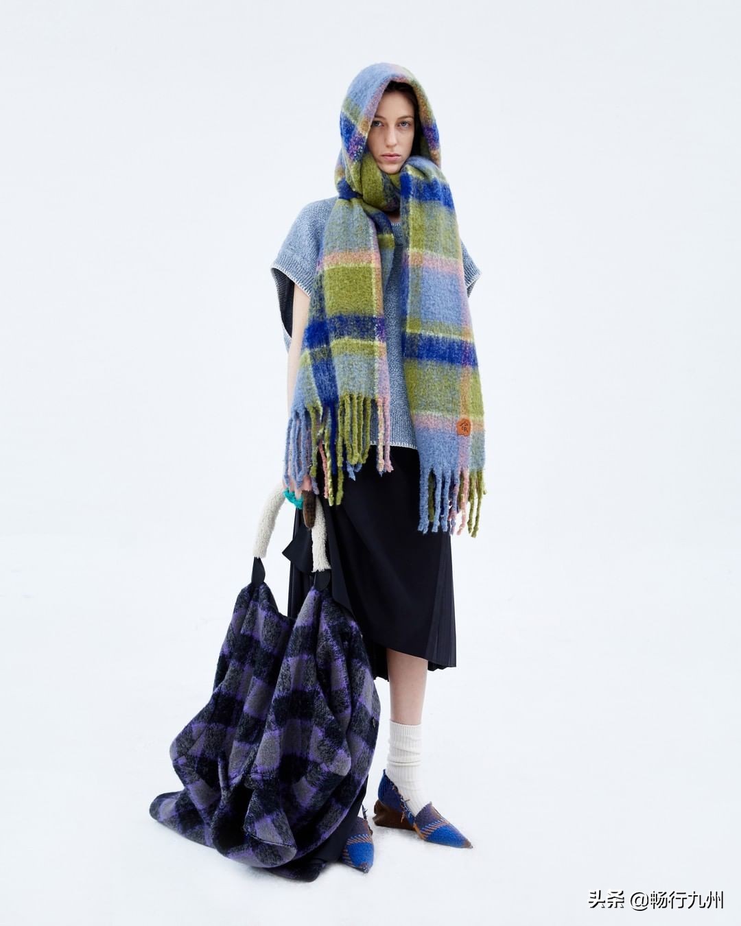 三款围巾品牌打造冬日里不可或缺的时尚配件