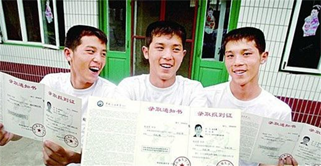 山东三胞胎同时考上211高校，十年后同日成婚：爷爷盼着抱重孙