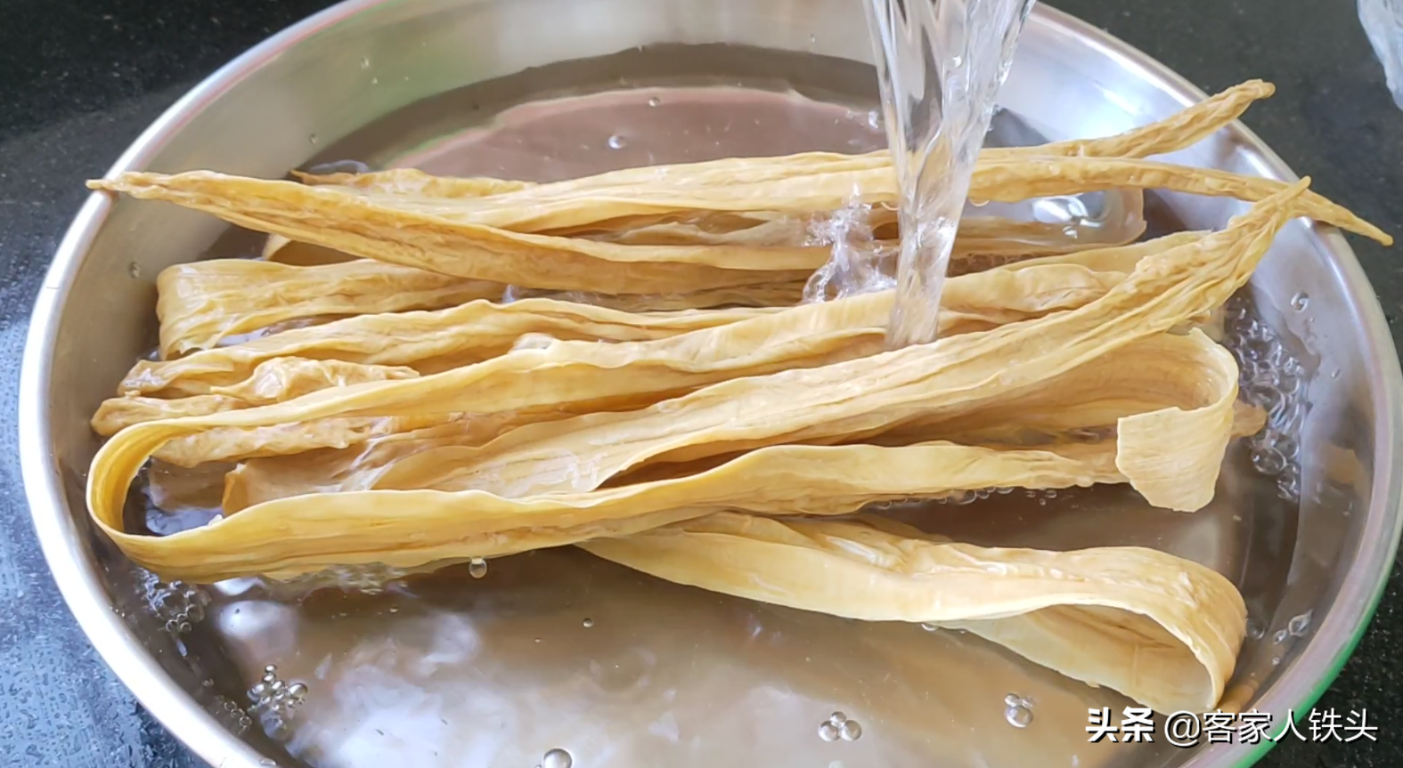 广式羊肉煲正宗做法，掌握好关键一步，皮爽肉香味美，越吃越过瘾