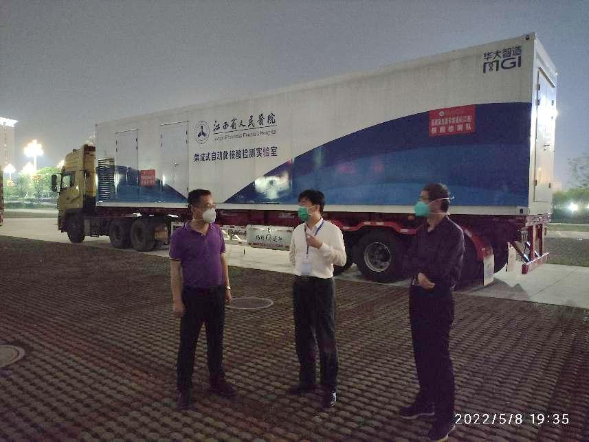 陈志平院长看望慰问国家紧急医学救援队（江西）核酸检测队