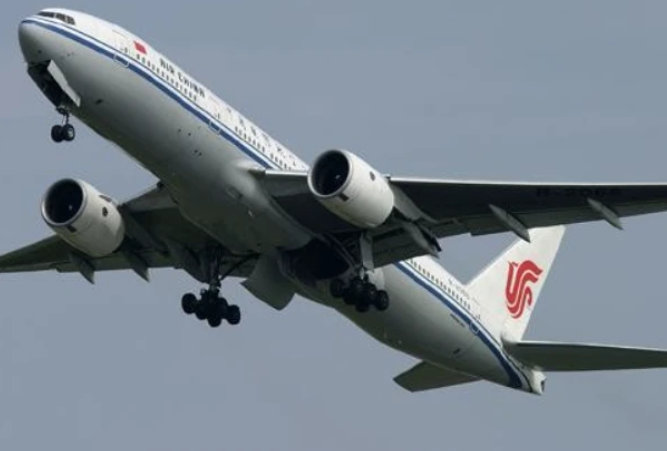 16秒生死抉择：为救村庄，飞行员李剑英三次放弃逃生，坠机而亡