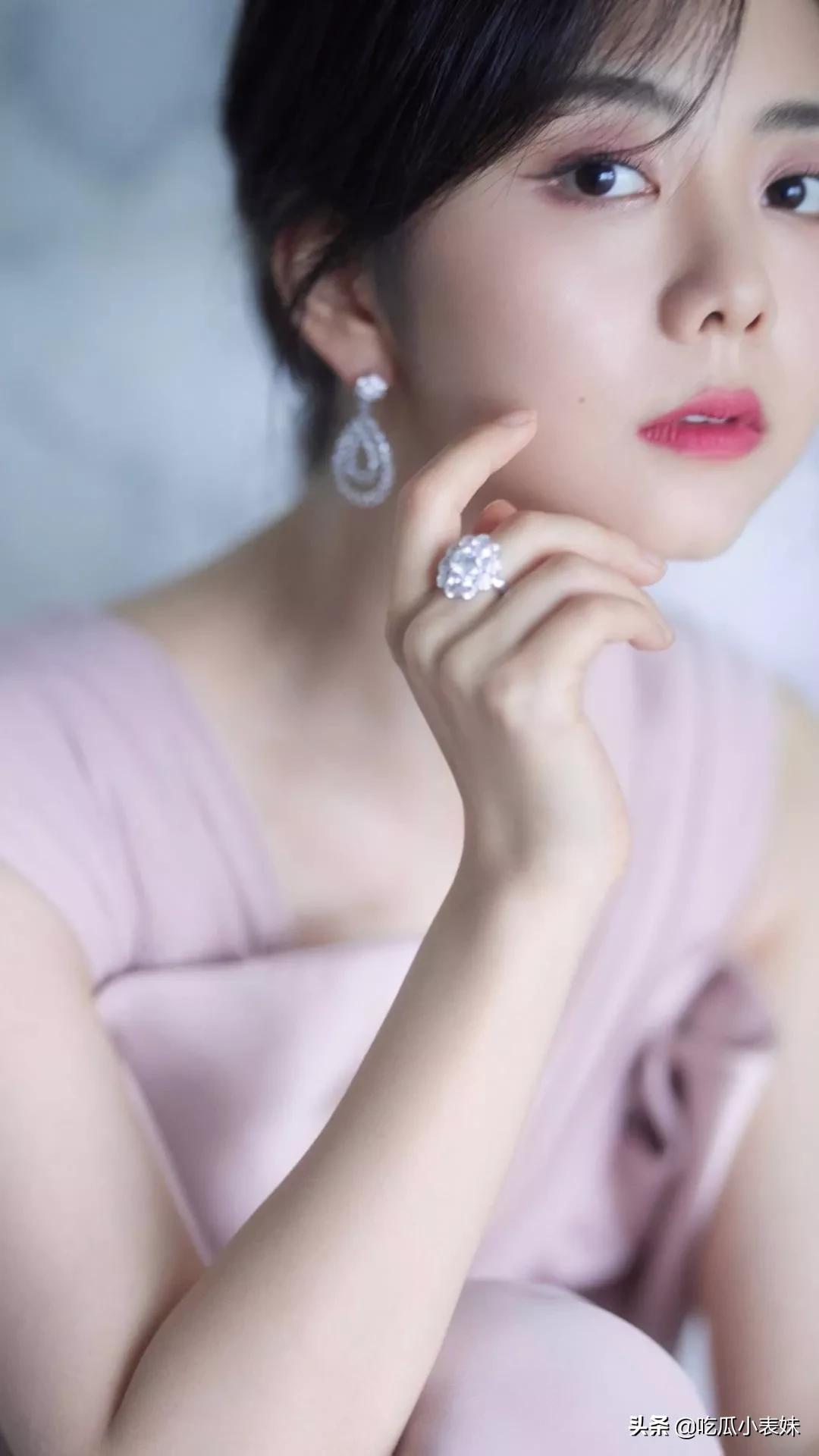 谭松韵，迷人的娃娃脸，清新灵动，甜美可爱