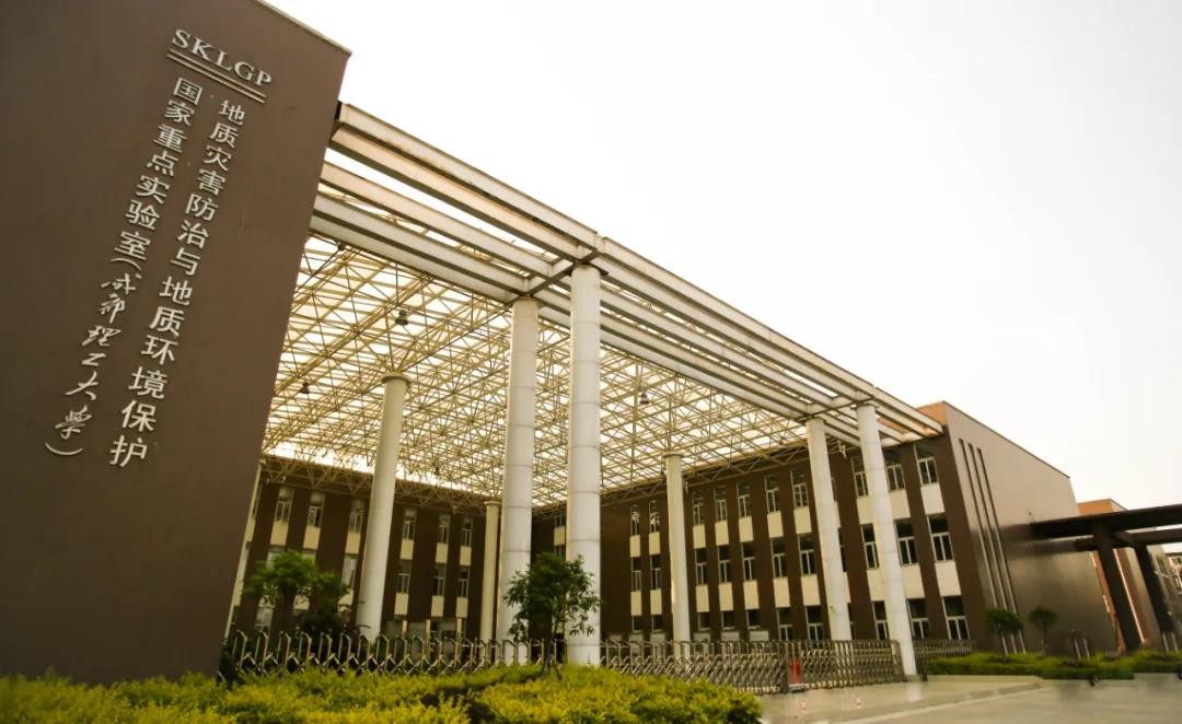 把恐龙“搬”上校徽，坐拥“世界之最”！四川这所大学“火”遍全网！