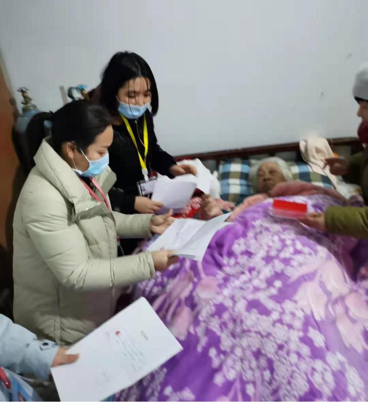 我为群众办实事 不动产登记上门服务惠民心