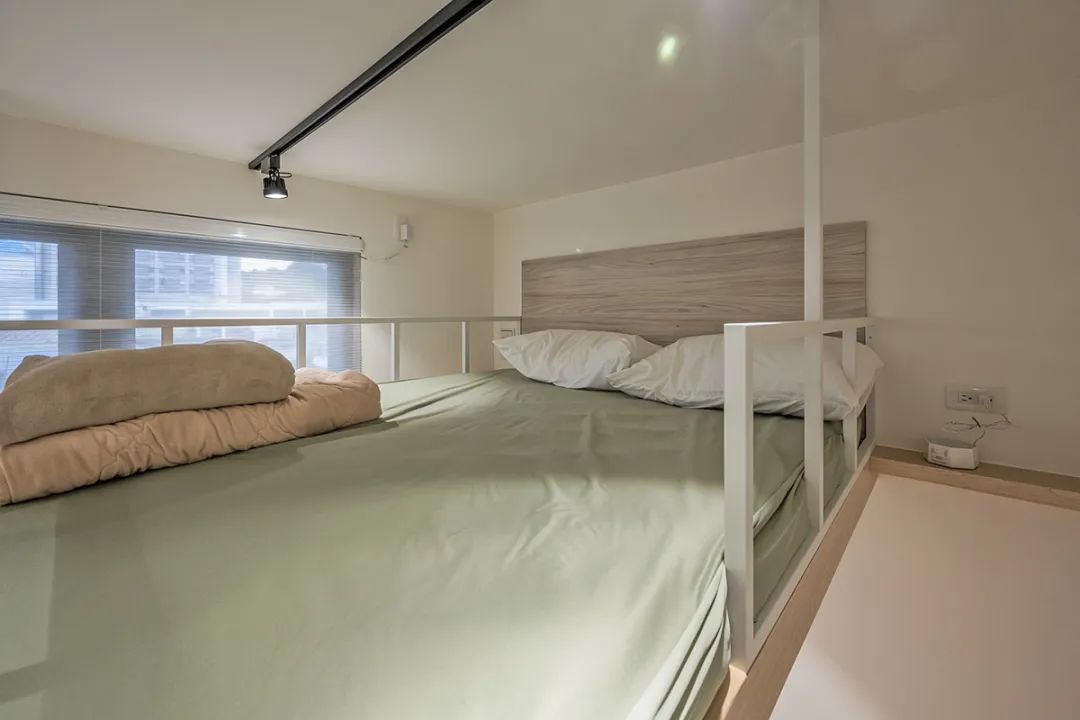 她家60㎡，坚持全屋打满柜子，改出三室两厅，住一家五口都不挤