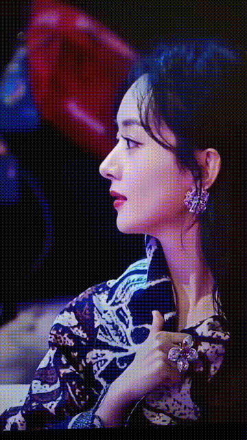 网友：袁冰妍真的好爱模仿赵丽颖！从妆发造型到角色戏路都太像了 ​