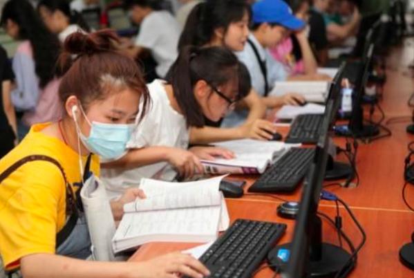 00后青睐的十大专业，法医学排名第二，榜首竟是“冷门专业”