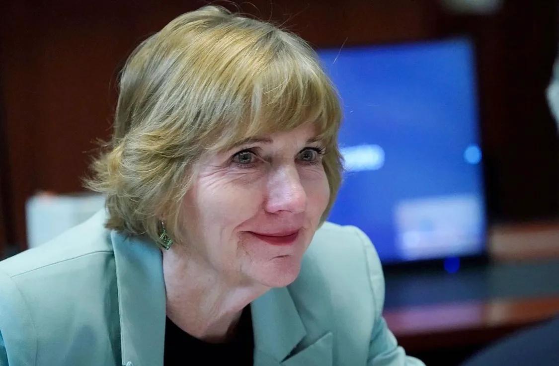 德普前妻花4000万请的顶级律师偷偷哭了，不认同也要硬着头皮辩护