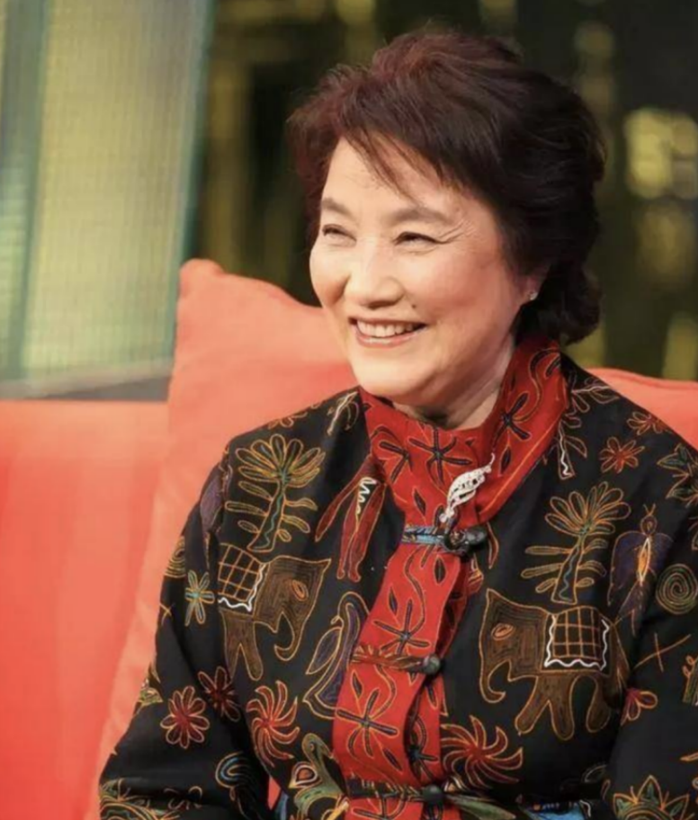 祝希娟，和初恋结婚生子已走过58年，晚年住养老院，原因令人泪目