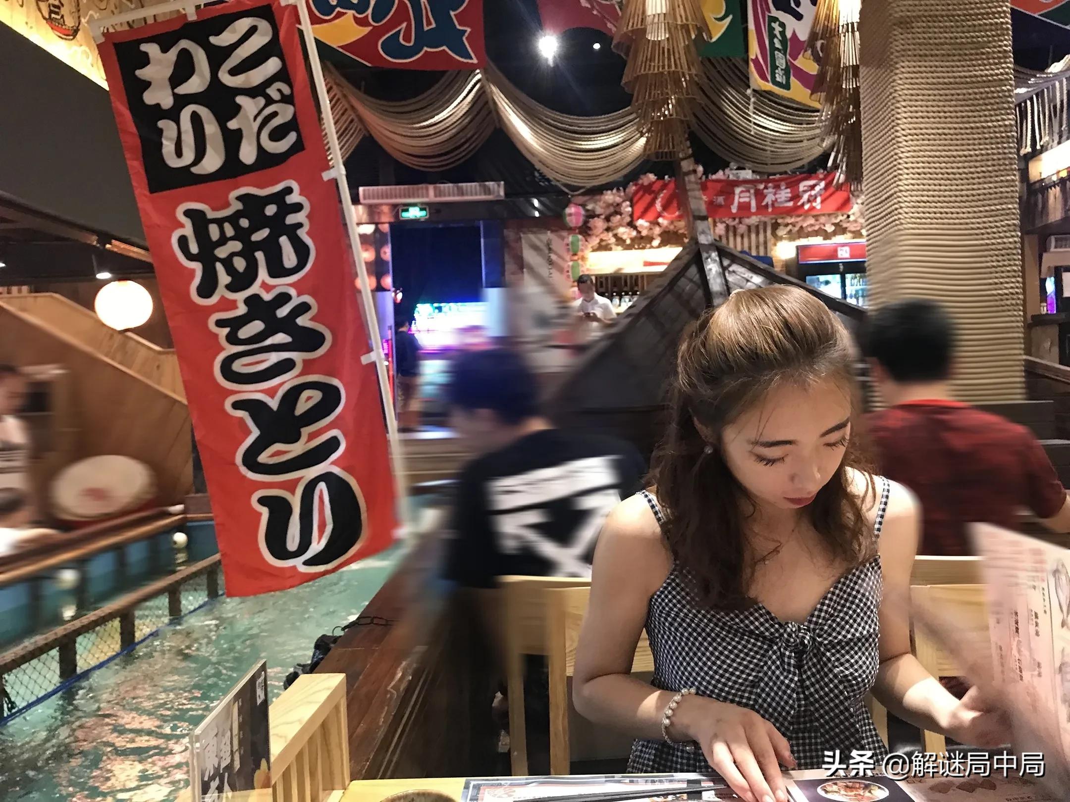 贵州女主持人晒出生活照，时尚大方的气质，凸显贵州女孩浪漫高贵