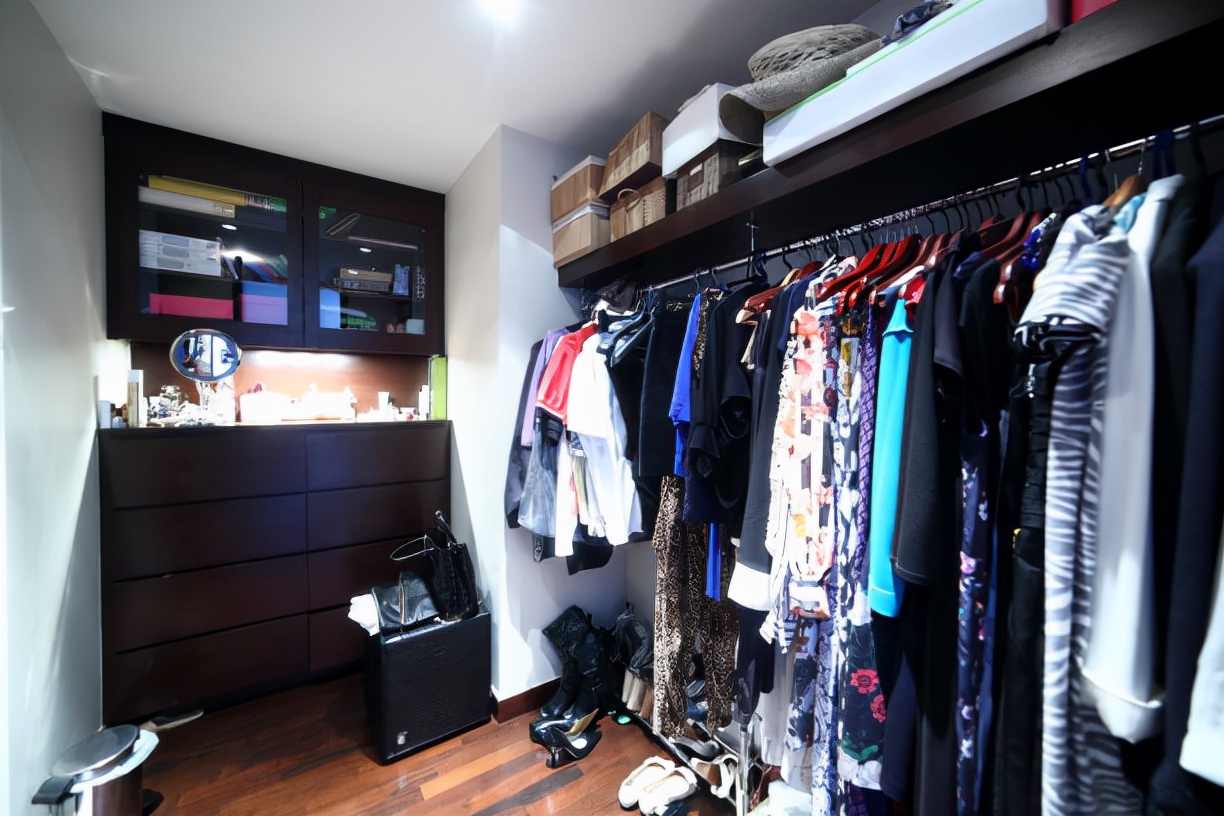 整体衣帽间价格(拥有一个衣帽间需要多少钱,赶紧为家里的女主人设计