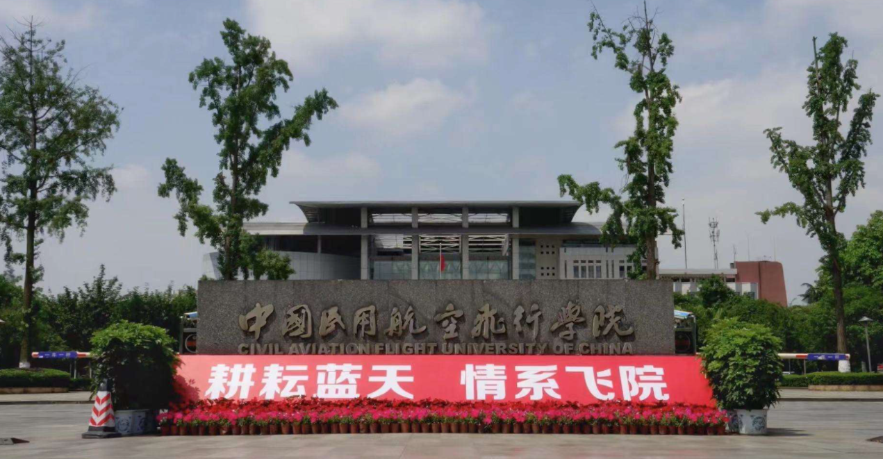 国内几所占地面积广阔的大学，上课要乘坐公交，骑自行车容易迟到