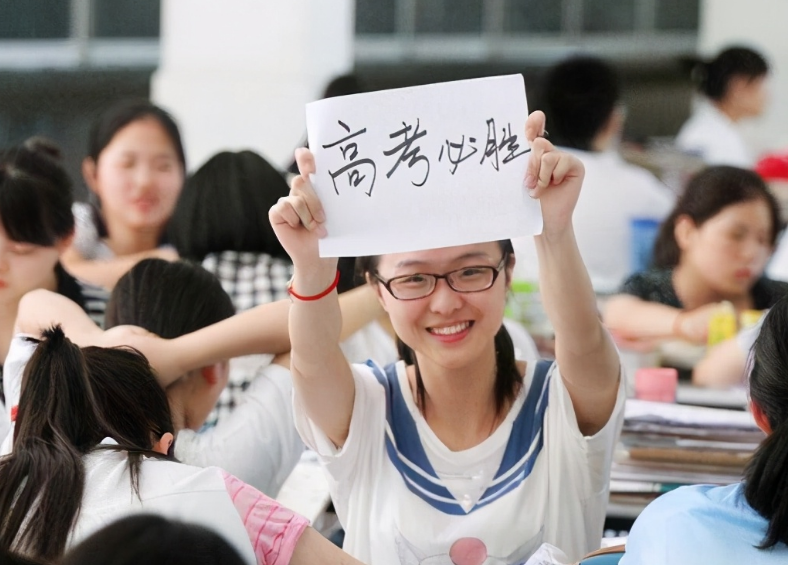 2022年将是“高考小年”，分数线可能会下降？考生注意谨慎报考