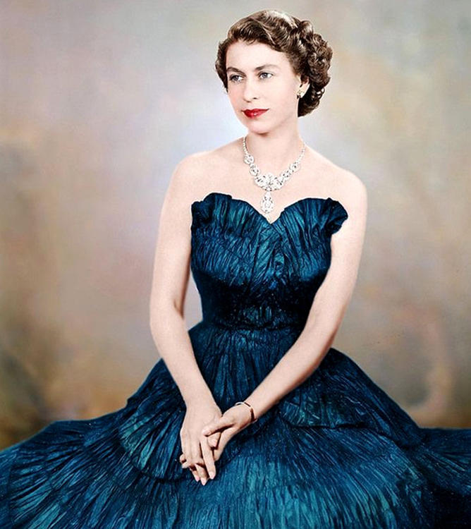 伊丽莎白二世的穿搭，堪称时尚界的天花板，处处流露着优雅与高级