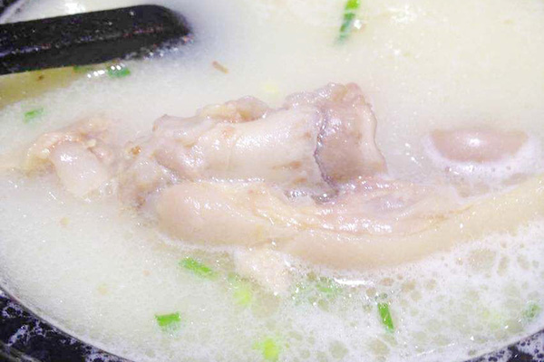 “中式煲汤”到底是养生佳品，还是垃圾食品？2类人应该少喝